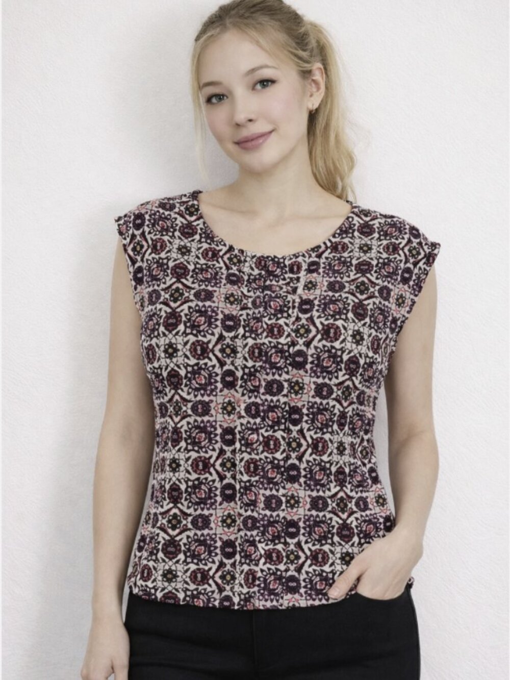 [NWOT] Liz Claiborne Sleeveless Keyhole Blouse